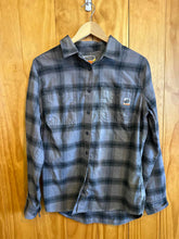 Load image into Gallery viewer, Size Medium Duluth Trading Men's Flannel
