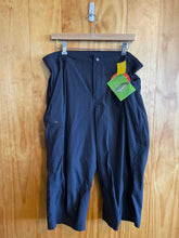Load image into Gallery viewer, Women Size Large L.L. Bean Black Cycling
