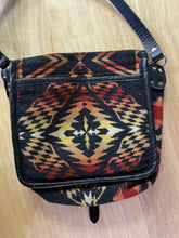 Load image into Gallery viewer, Duluth Pack Travel Bag
