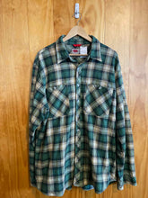 Load image into Gallery viewer, Size 2X Field &amp; Forest Men's Flannel
