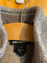 Load image into Gallery viewer, Size Medium Patagonia Men's Vest
