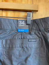 Load image into Gallery viewer, Size 34x9 Columbia Men's Shorts
