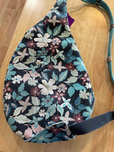 Load image into Gallery viewer, Kavu Travel Bag
