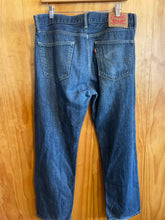 Load image into Gallery viewer, Size 34 Levi's Men's Jeans
