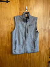 Load image into Gallery viewer, Size Medium Patagonia Men's Vest
