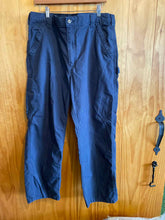 Load image into Gallery viewer, Size 40 Carhartt Men's Pants
