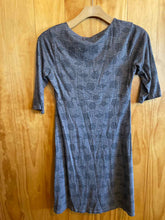 Load image into Gallery viewer, Size Medium Toad &amp; Co Grey Dress

