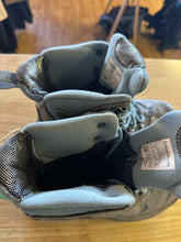 Load image into Gallery viewer, Women's Shoe Size 9 Columbia Grey Women's Winter Boots
