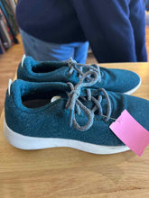 Load image into Gallery viewer, Shoe Size 8 All Birds Casual Shoes
