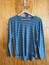 Load image into Gallery viewer, Size Medium Madewell Blue Women&#39;s Long Sleeve Shirt
