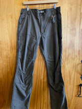 Load image into Gallery viewer, Size 36 Carhartt Men's Pants

