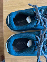 Load image into Gallery viewer, Shoe Size 8 All Birds Casual Shoes
