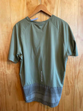 Load image into Gallery viewer, Size Large REI Men's Short Sleeve Shirt
