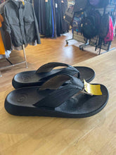 Load image into Gallery viewer, 9 Cobian Flip Flops
