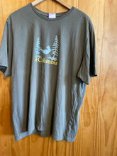 Load image into Gallery viewer, Size XL Columbia Men's Short Sleeve Shirt

