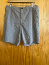 Load image into Gallery viewer, Size 34 O'neill Men's Shorts
