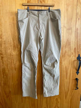 Load image into Gallery viewer, Size 38 Eddie Bauer Men&#39;s Pants
