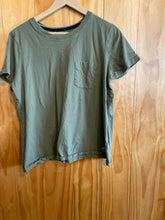 Load image into Gallery viewer, Size XL 40 Grit By Duluth Trading Olive Women's Short Sleeve Shirt
