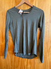 Load image into Gallery viewer, Size Small Kuhl Green Women's Long Sleeve Shirt
