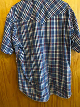 Load image into Gallery viewer, Size XL Wrangler Men's Short Sleeve Shirt
