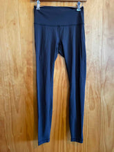 Load image into Gallery viewer, Size 6 Lululemon Black Women's Leggings
