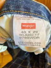 Load image into Gallery viewer, Size 40 Wrangler Men's Jeans
