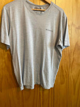 Load image into Gallery viewer, Size L Columbia Men's Short Sleeve Shirt
