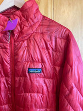 Load image into Gallery viewer, Size XL Patagonia Men&#39;s Light Jacket
