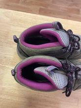 Load image into Gallery viewer, Shoe Size 7 Keen Grey Hiking Boots
