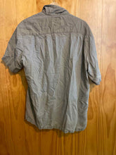 Load image into Gallery viewer, Size Medium Columbia Men's Short Sleeve Shirt
