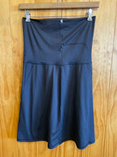 Load image into Gallery viewer, Size M The North Face Black Skirt
