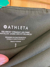 Load image into Gallery viewer, Size Small Athleta Olive Women&#39;s Pants
