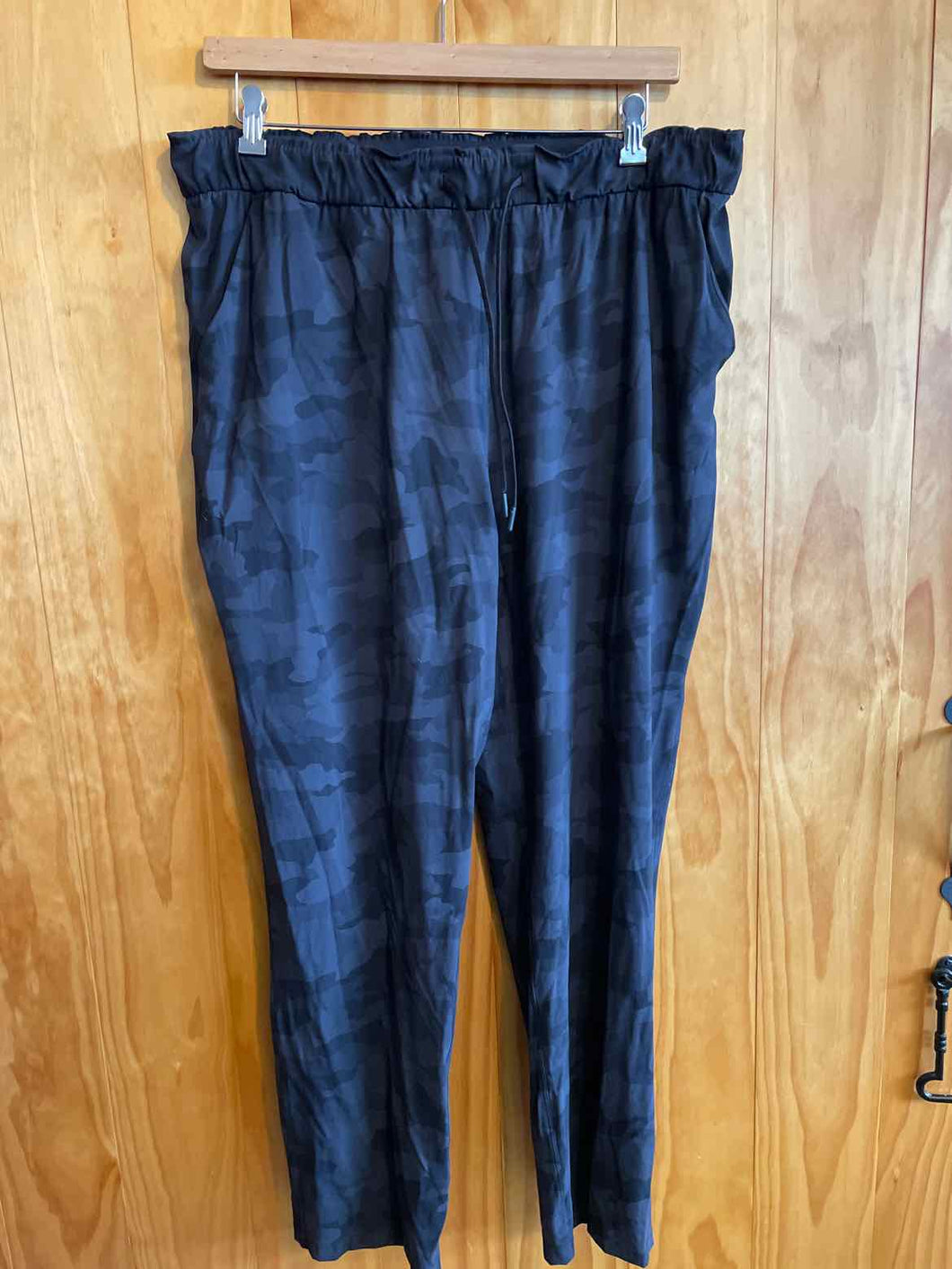 Size 16 Lululemon Black Women's Sweatpants
