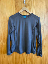 Load image into Gallery viewer, Size M Columbia Grey Women's Long Sleeve Shirt
