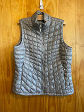 Load image into Gallery viewer, Size Large The North Face Grey Women's Vest
