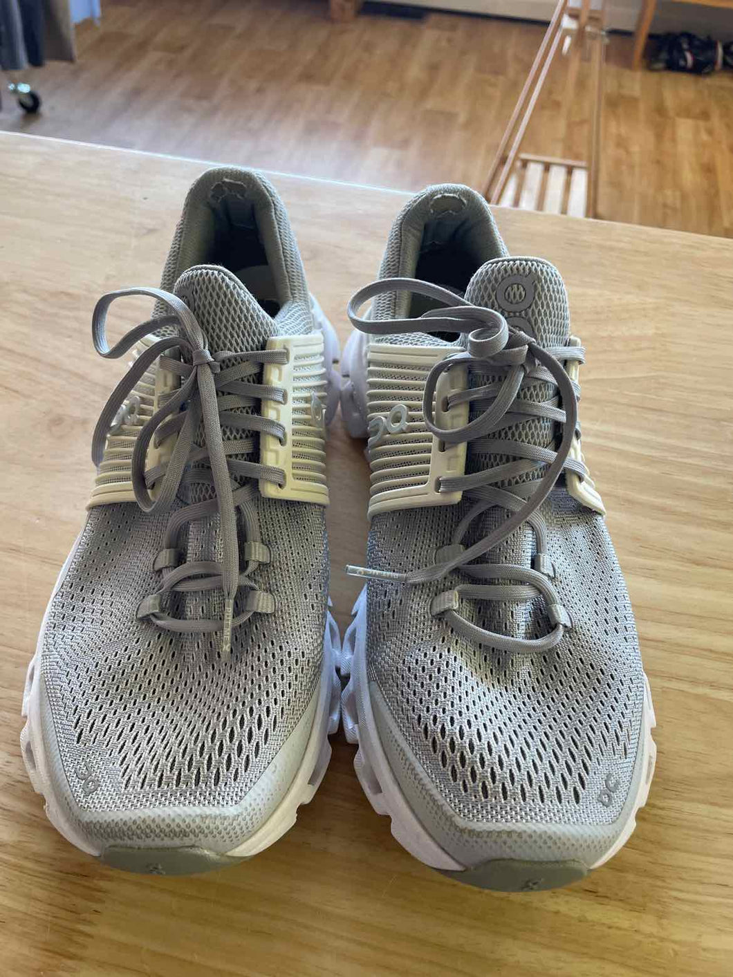 Women's Shoe Size 8 On Cloud Grey Running Shoes