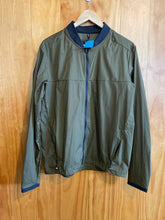 Load image into Gallery viewer, Size M REI Windbreaker
