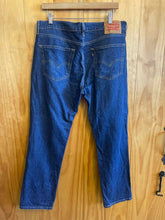 Load image into Gallery viewer, Size 36 Levi&#39;s Men&#39;s Jeans

