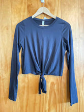 Load image into Gallery viewer, Size 6 Lululemon Black Women's Long Sleeve Shirt
