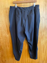Load image into Gallery viewer, Size 18/20 Livi Black Joggers
