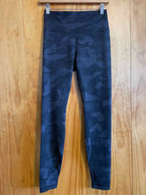 Load image into Gallery viewer, Size 8 Lululemon Black Print Women&#39;s Leggings
