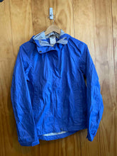 Load image into Gallery viewer, Women Size XS LL Bean Periwinkle Women's Rain Jacket
