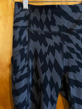 Load image into Gallery viewer, Size 4 Lululemon Black Women's Leggings
