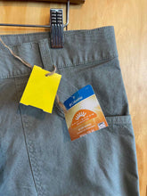 Load image into Gallery viewer, Size 34x9 Columbia Men's Shorts
