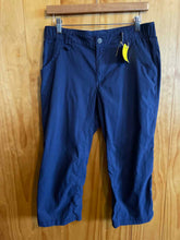 Load image into Gallery viewer, Size 10 Duluth Trading Navy Women's Capris

