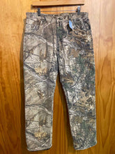Load image into Gallery viewer, Size 36x32 Wrangler Men&#39;s Pants
