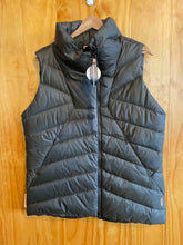 Load image into Gallery viewer, Size XL Indygena Green Women&#39;s Vest
