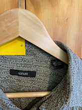 Load image into Gallery viewer, Size Small Alfani Men's Short Sleeve Shirt
