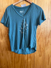Load image into Gallery viewer, Size M United by Blue Green Women's Short Sleeve Shirt
