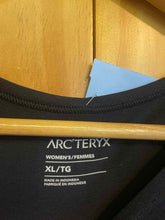 Load image into Gallery viewer, Size XL Arc'teryx Black Women's Long Sleeve Shirt
